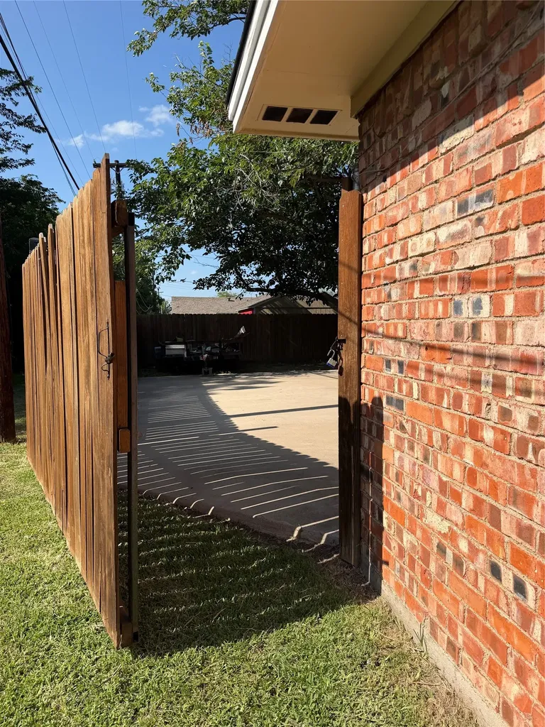 2406 W Broadview Street Greenville TX 75402