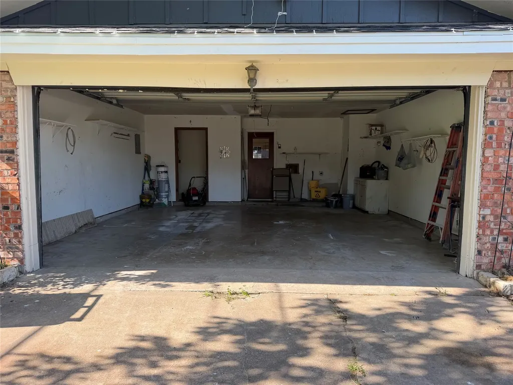2406 W Broadview Street Greenville TX 75402