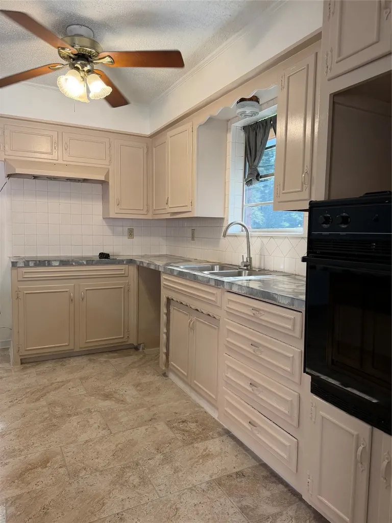 2406 W Broadview Street Greenville TX 75402
