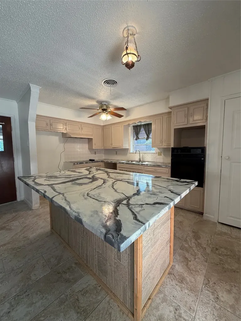 2406 W Broadview Street Greenville TX 75402