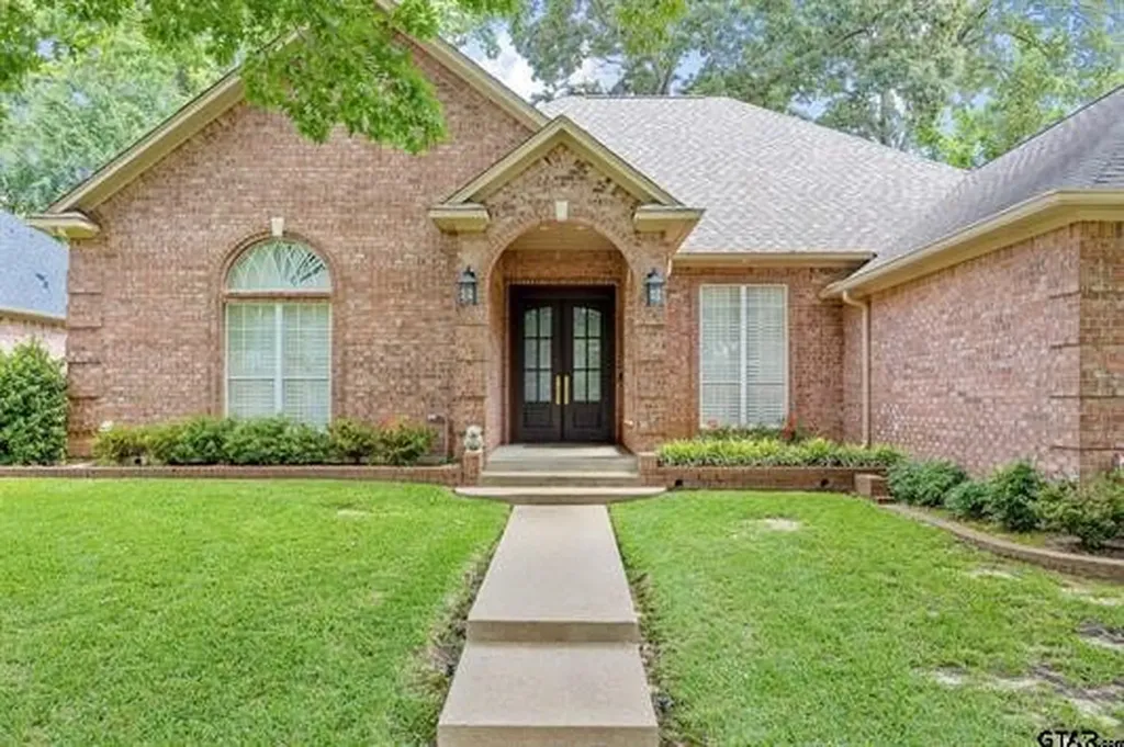 1413 Holly Creek Drive Tyler TX 75703