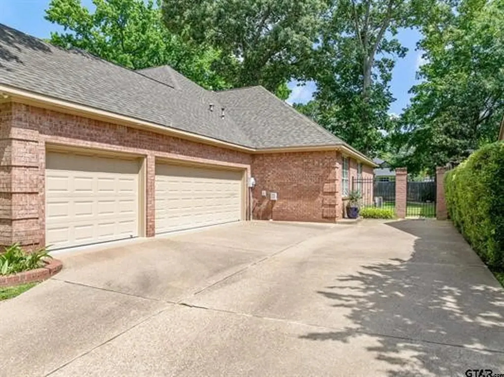 1413 Holly Creek Drive Tyler TX 75703