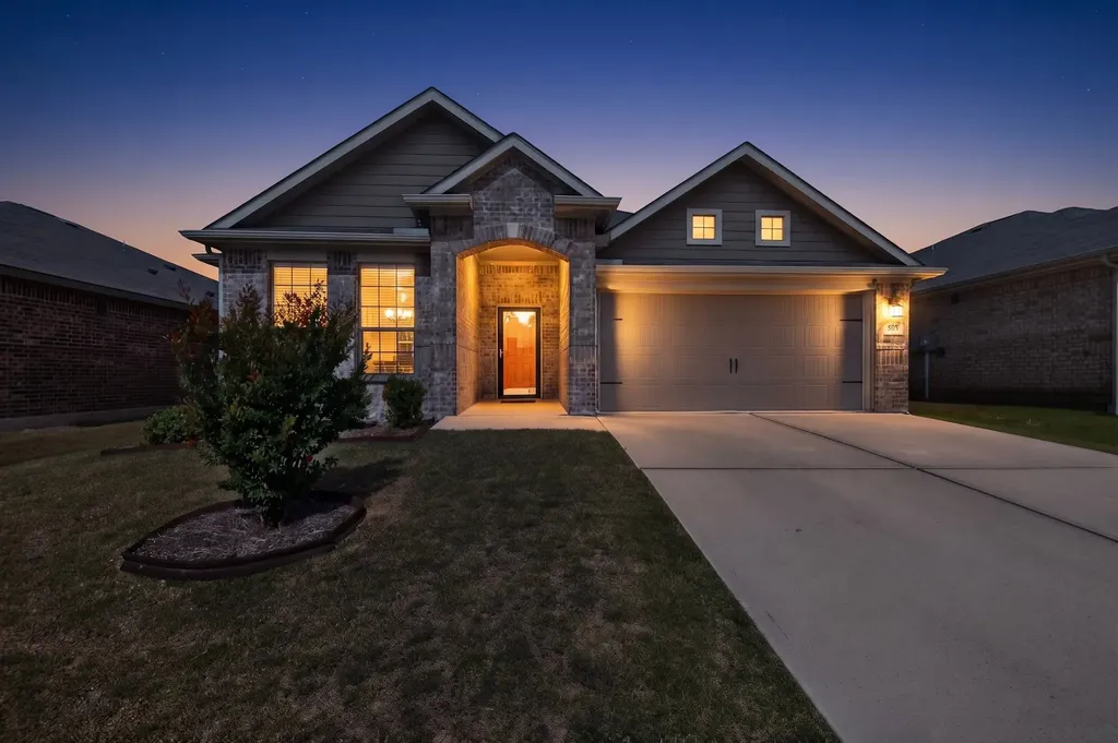 504 Cross Ridge Circle N Fort Worth TX 76120