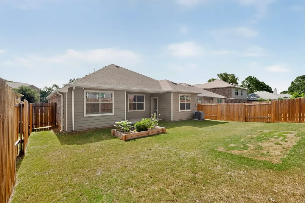504 Cross Ridge Circle N Fort Worth TX 76120