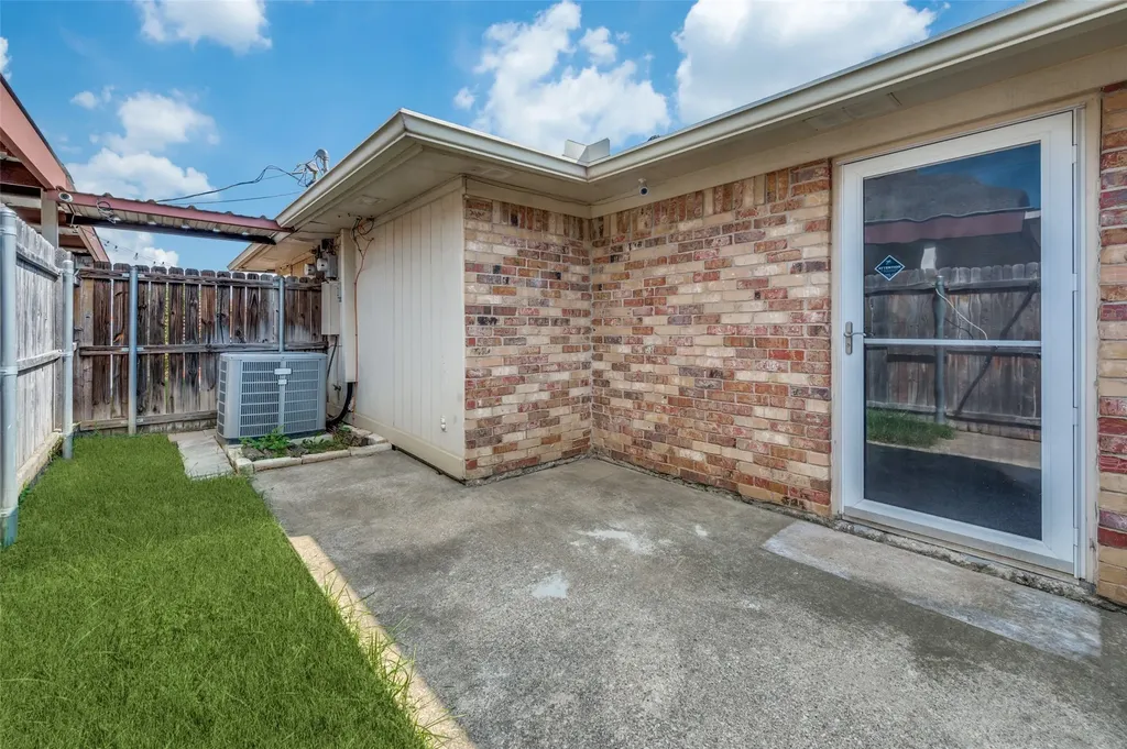 6913 Sierr Drive North Richland Hills TX 76180