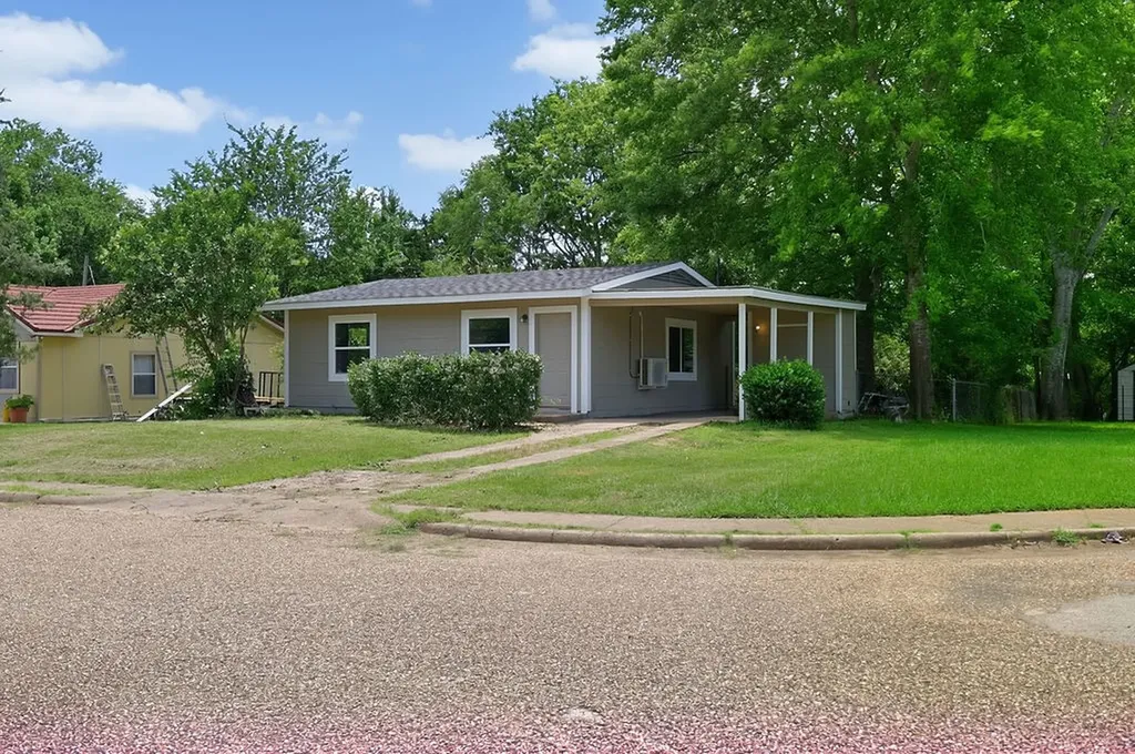 327 Randolph Street Lone Star TX 75668