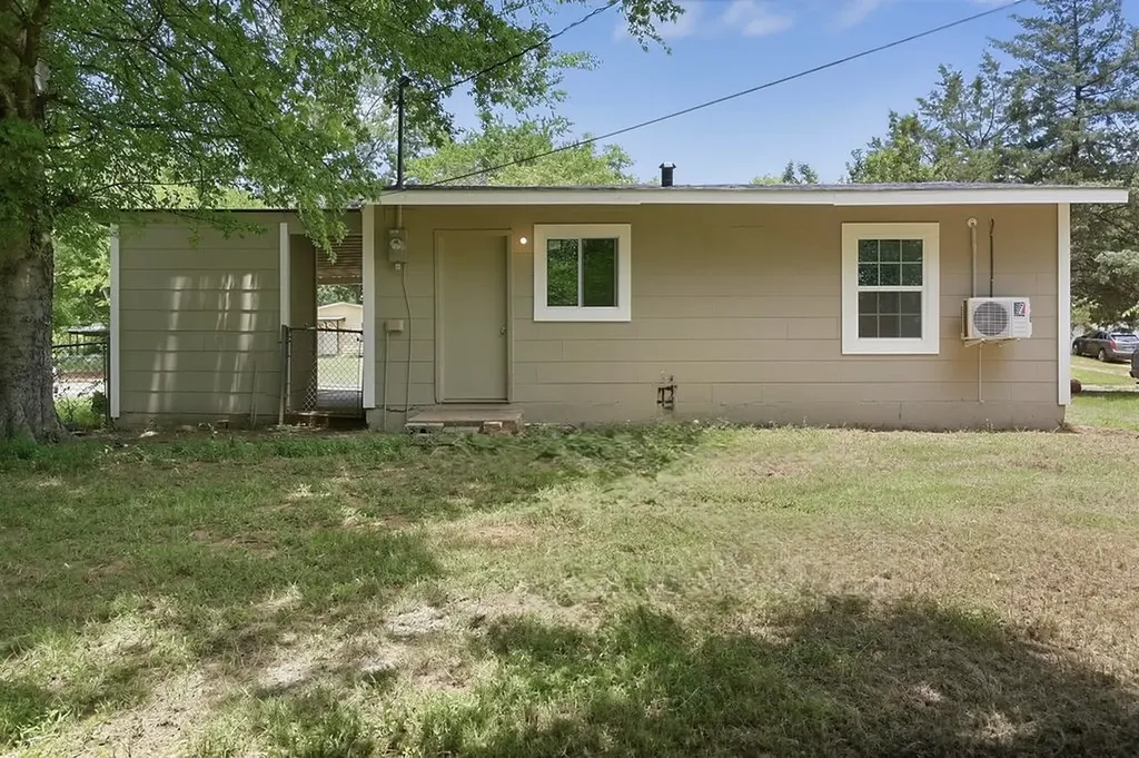 327 Randolph Street Lone Star TX 75668