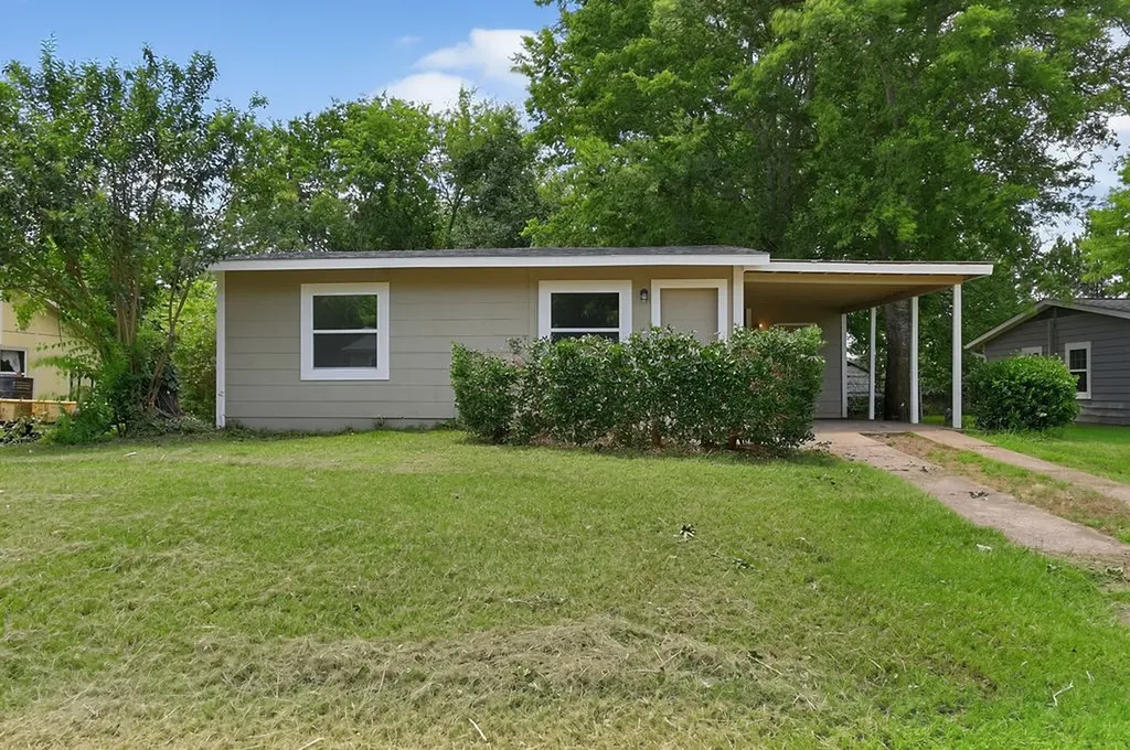 327 Randolph Street Lone Star TX 75668