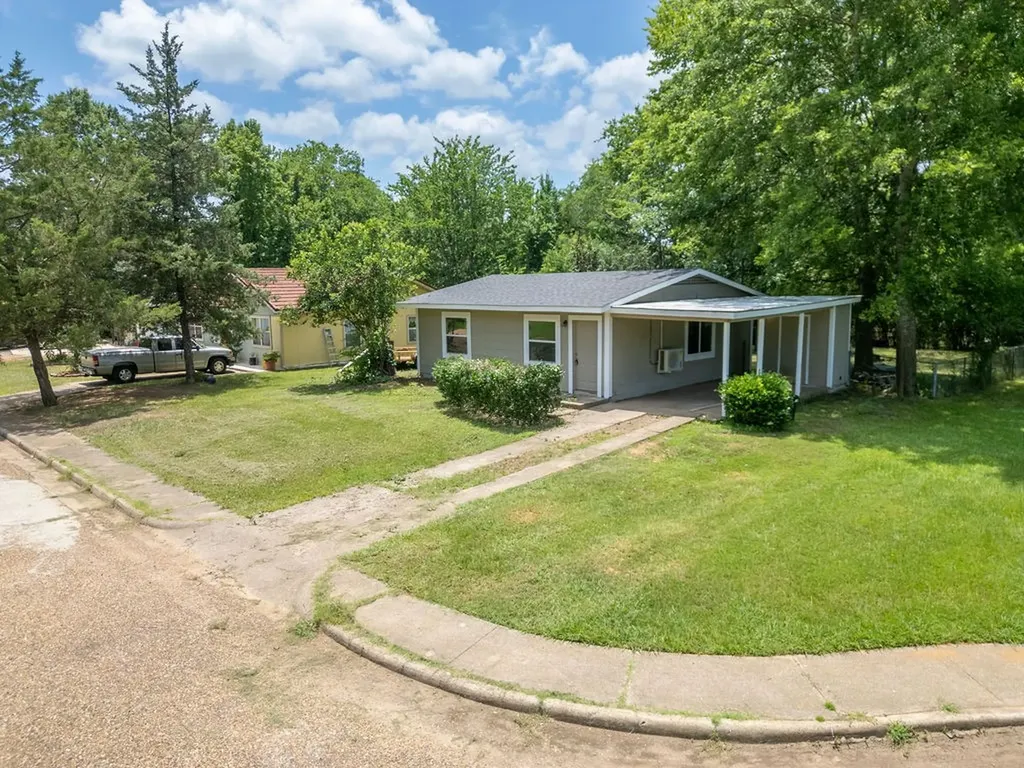 327 Randolph Street Lone Star TX 75668