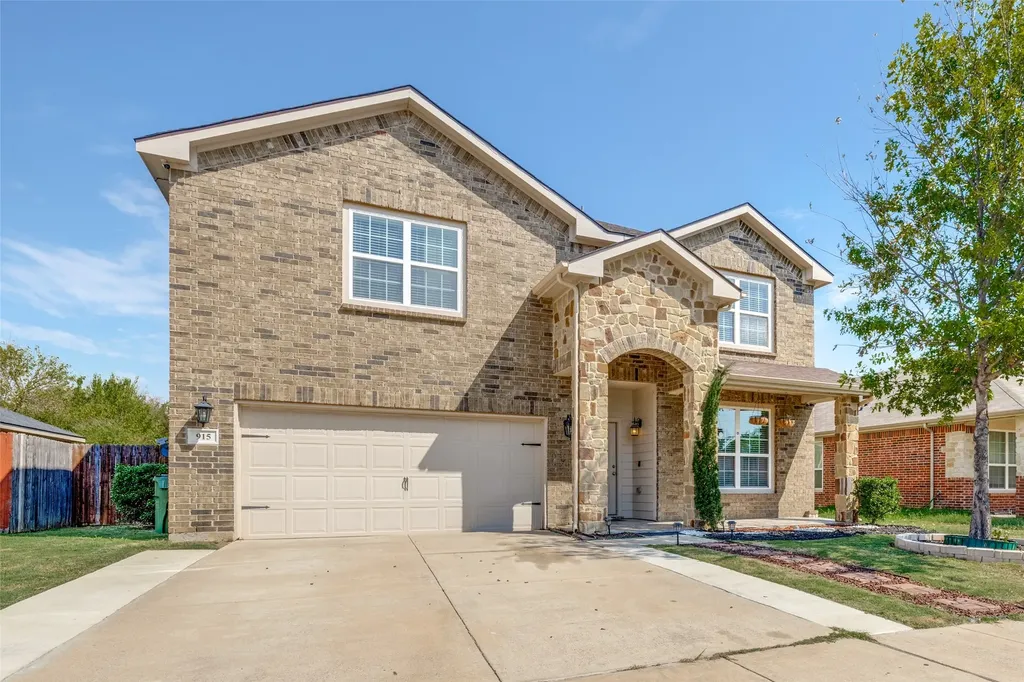 915 Penny Royal Court Arlington TX 76002