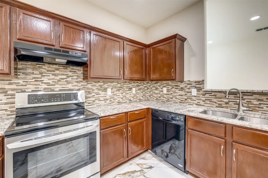 915 Penny Royal Court Arlington TX 76002
