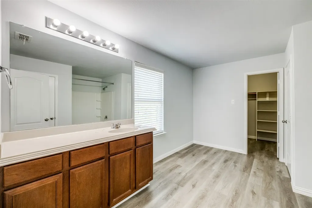 915 Penny Royal Court Arlington TX 76002