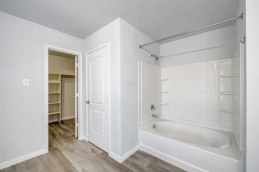 915 Penny Royal Court Arlington TX 76002