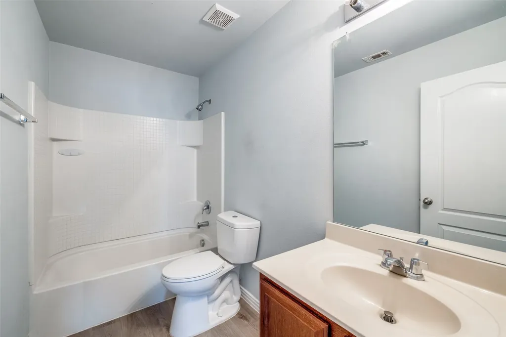 915 Penny Royal Court Arlington TX 76002