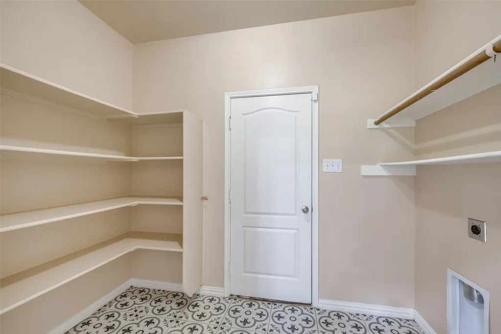 915 Penny Royal Court Arlington TX 76002