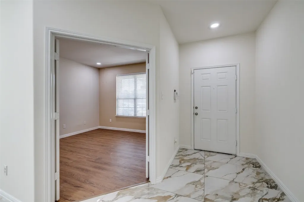 915 Penny Royal Court Arlington TX 76002
