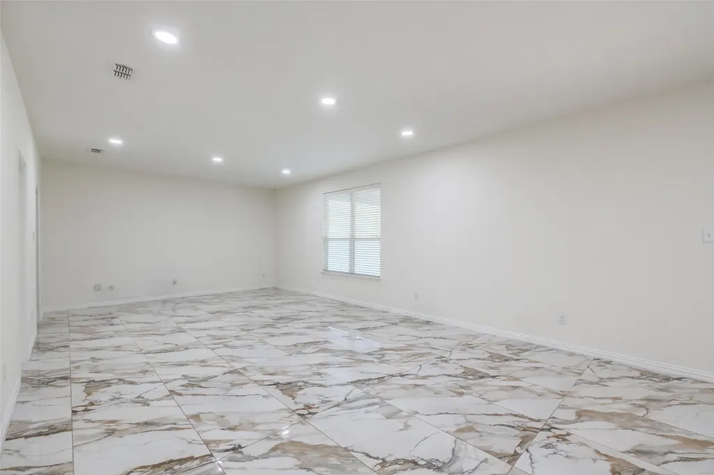 915 Penny Royal Court Arlington TX 76002
