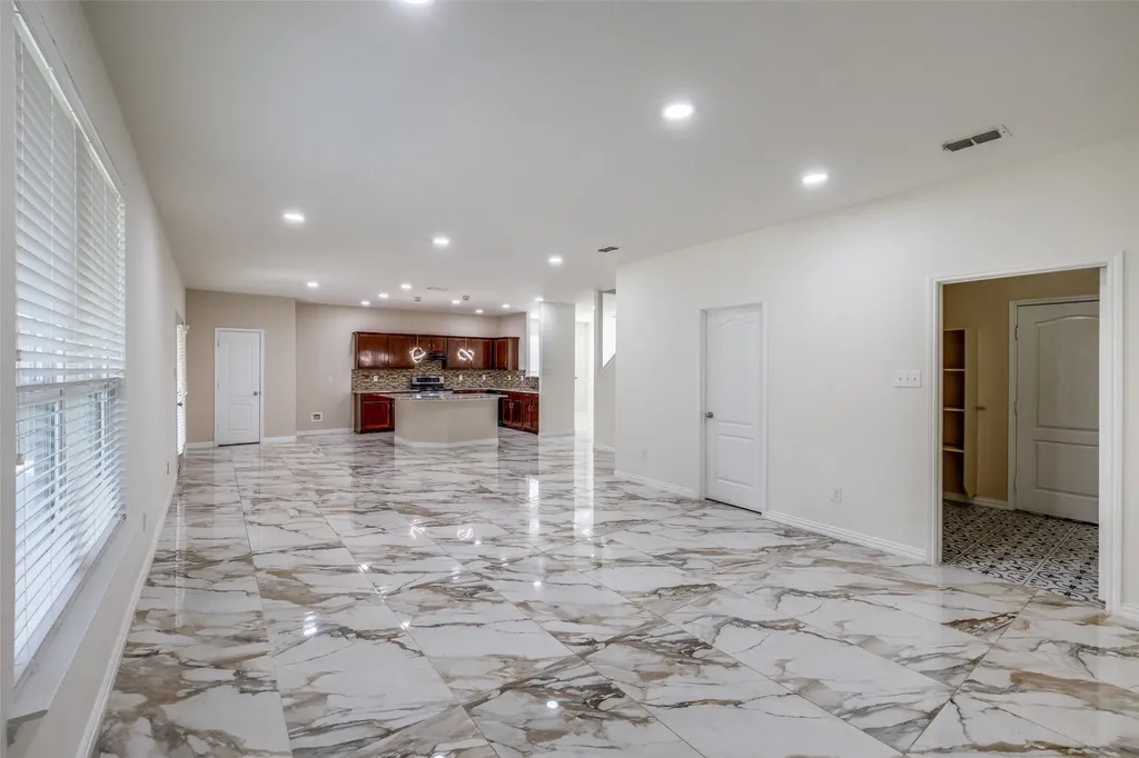 915 Penny Royal Court Arlington TX 76002