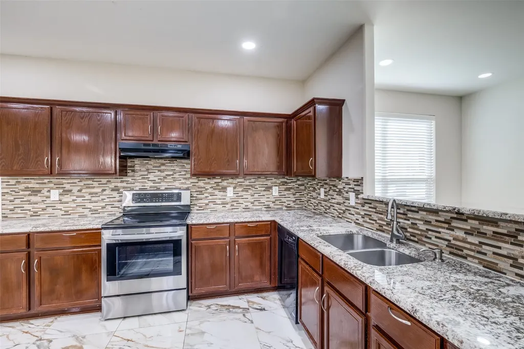915 Penny Royal Court Arlington TX 76002