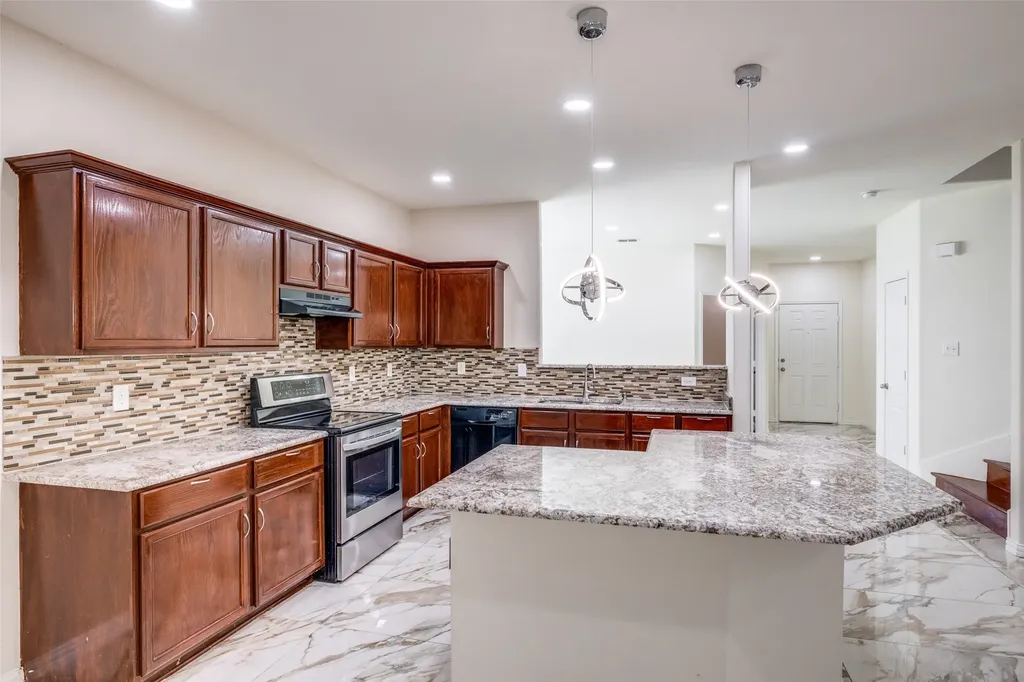 915 Penny Royal Court Arlington TX 76002
