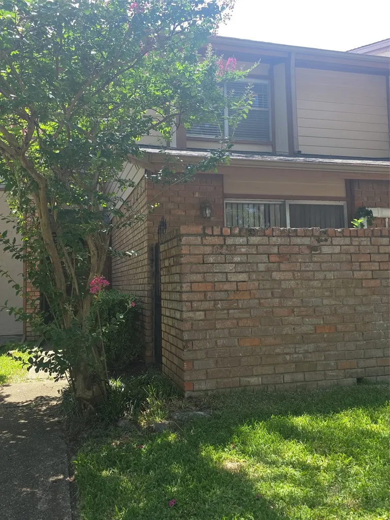 2715 Westgate Drive Arlington TX 76015