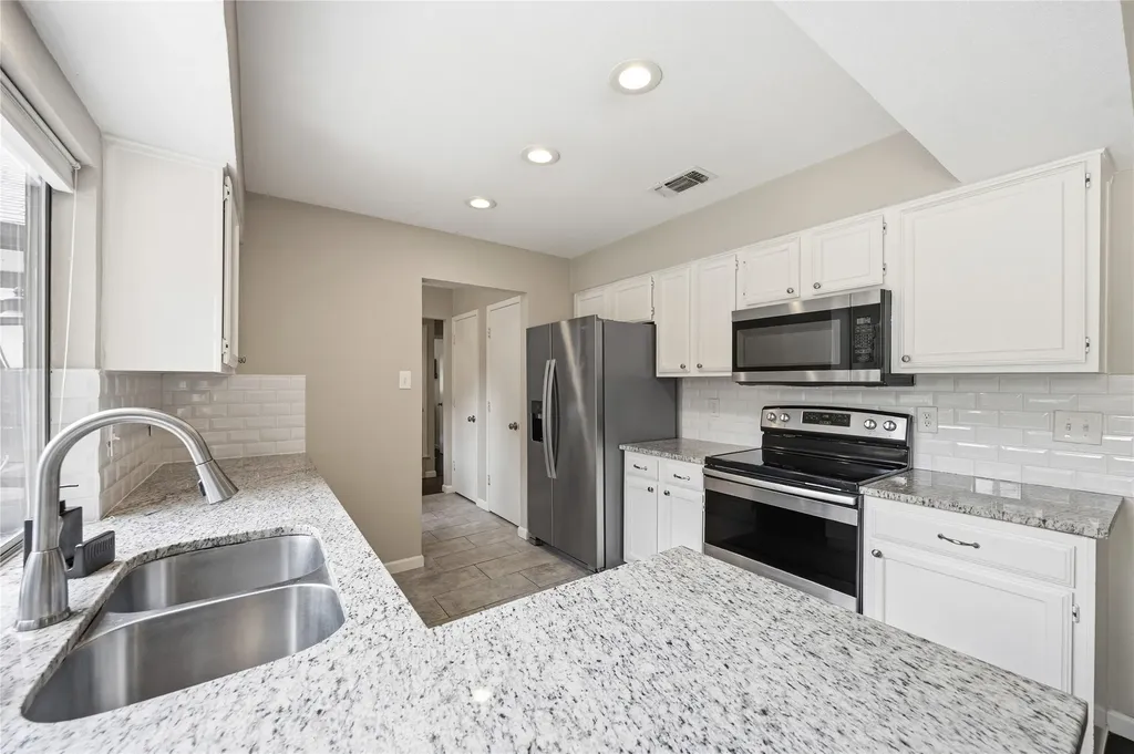 408 Thorn Wood Drive Euless TX 76039