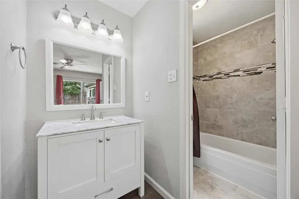 408 Thorn Wood Drive Euless TX 76039