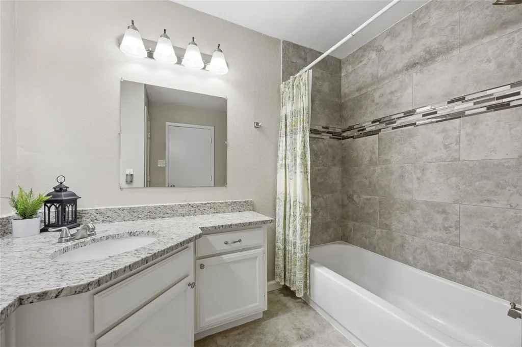 408 Thorn Wood Drive Euless TX 76039