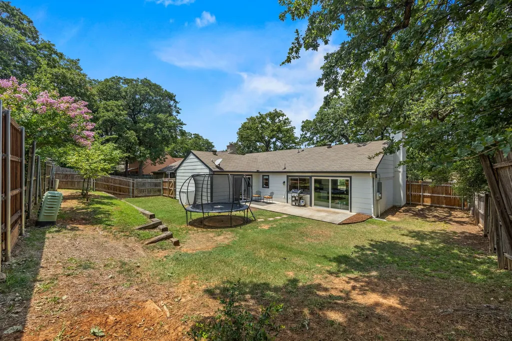 408 Thorn Wood Drive Euless TX 76039
