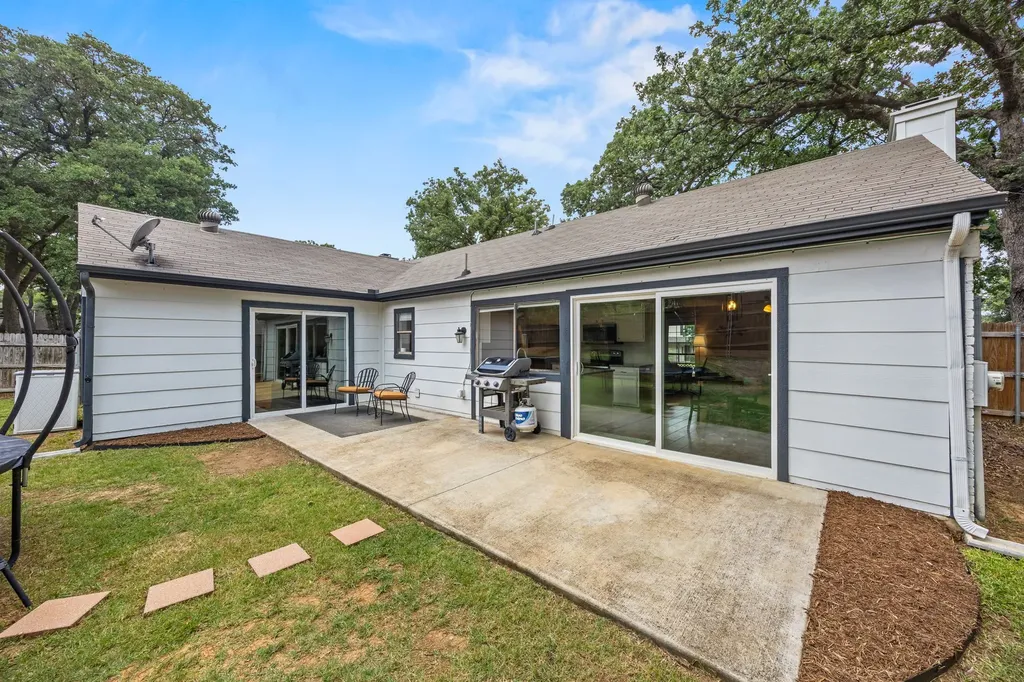 408 Thorn Wood Drive Euless TX 76039
