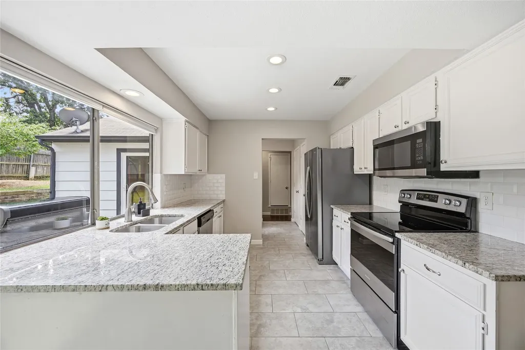 408 Thorn Wood Drive Euless TX 76039