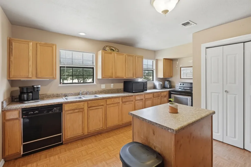 1101 Charles Street Weatherford TX 76086