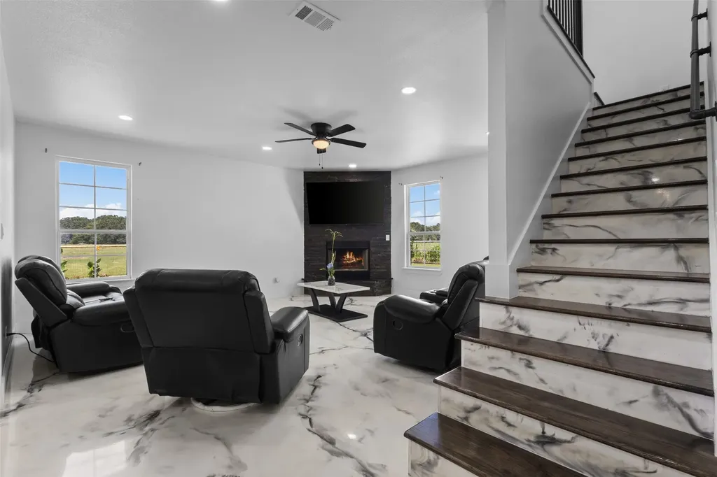 233 Private Road 7786 Wills Point TX 75169