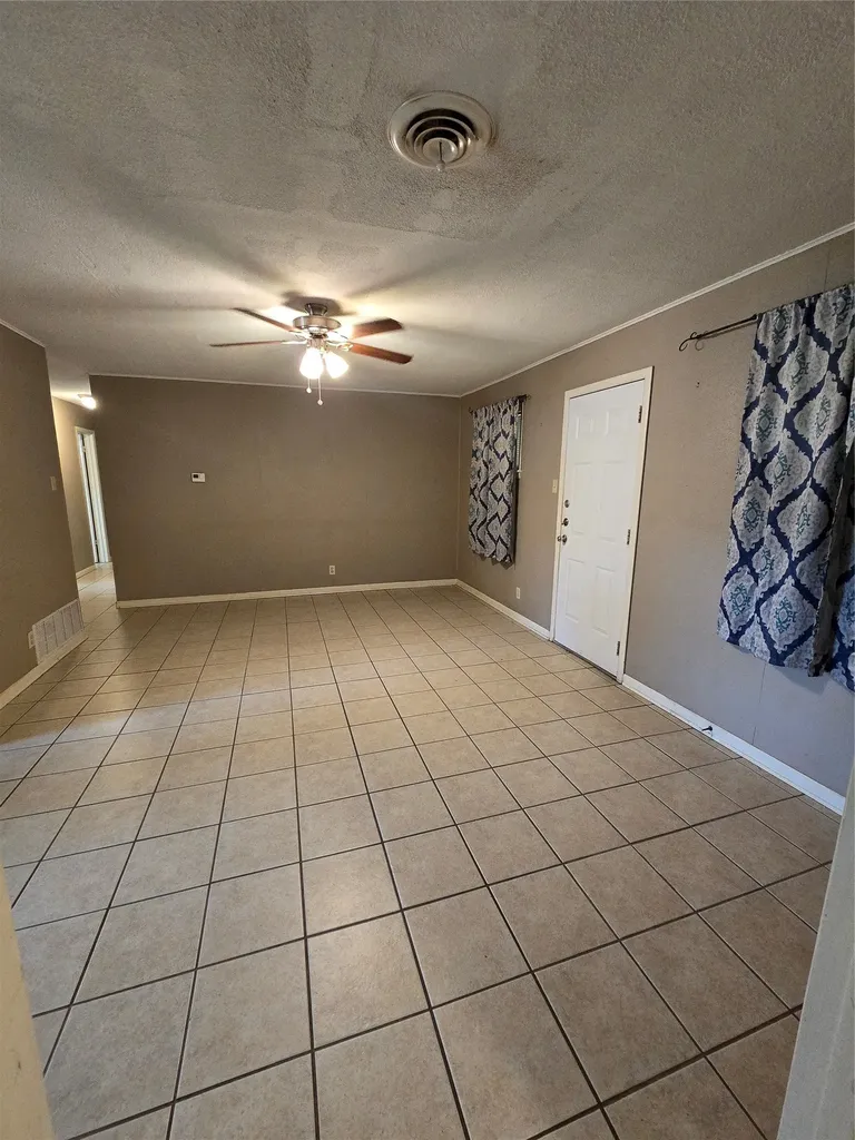2970 41st Street SE Paris TX 75462