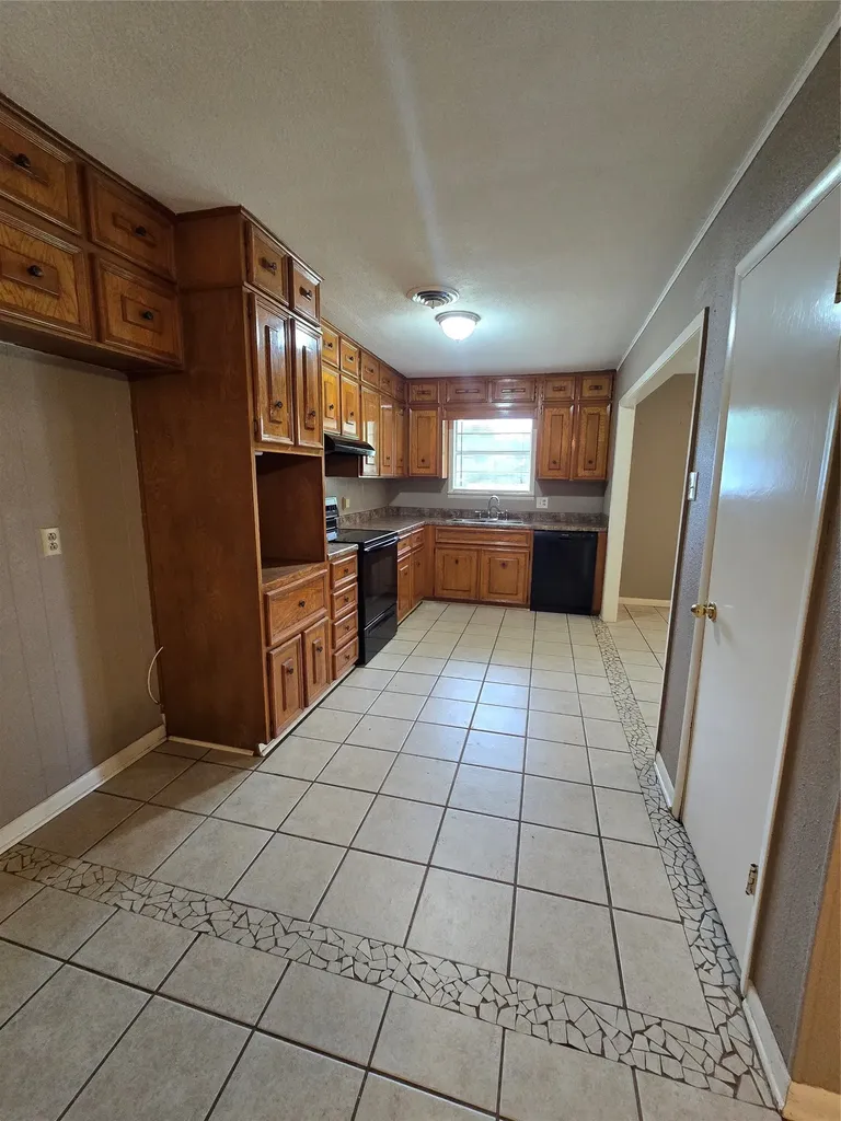 2970 41st Street SE Paris TX 75462