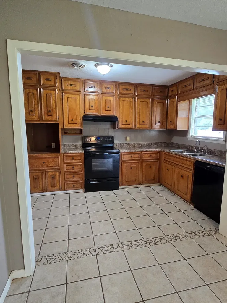 2970 41st Street SE Paris TX 75462