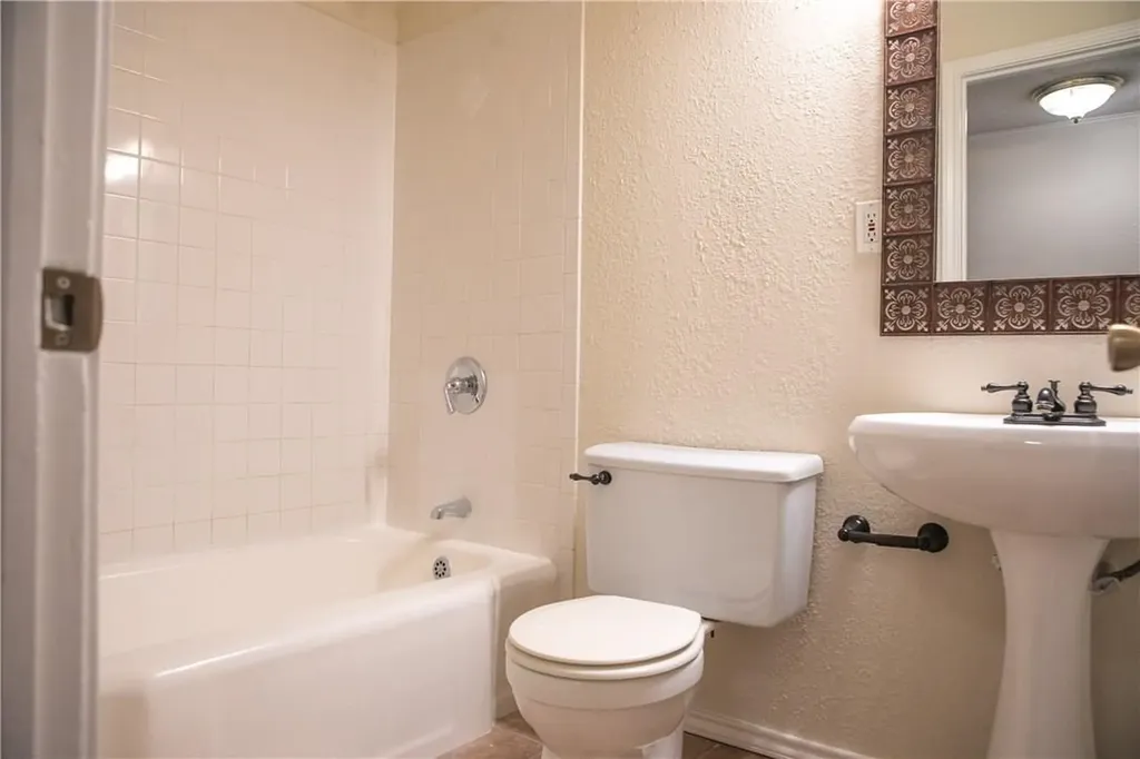 1325 Smilax Avenue Fort Worth TX 76111