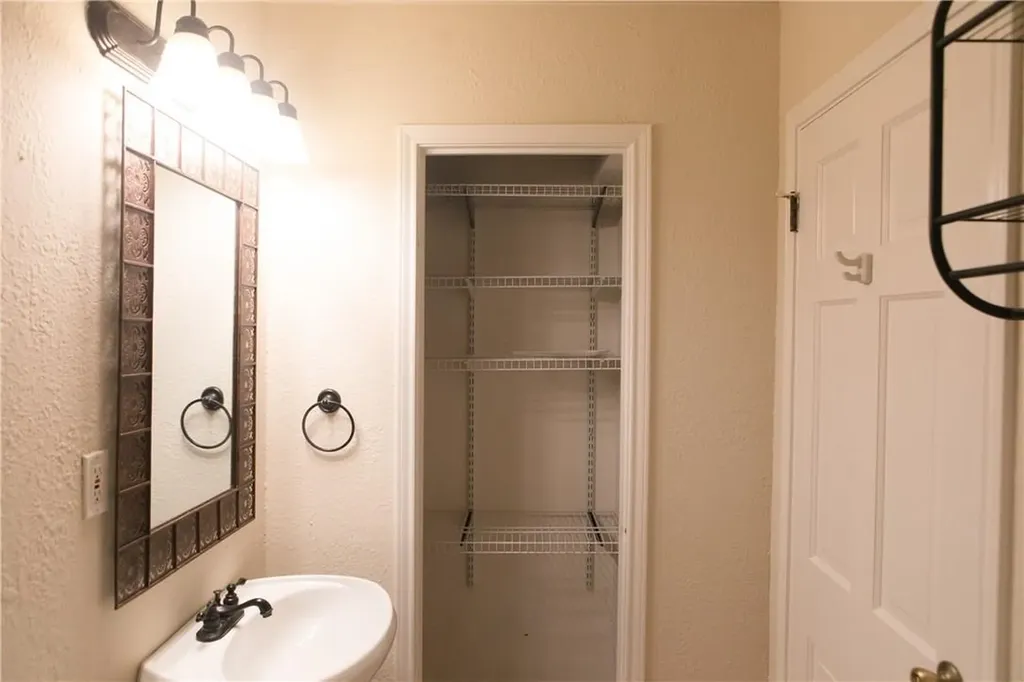 1325 Smilax Avenue Fort Worth TX 76111