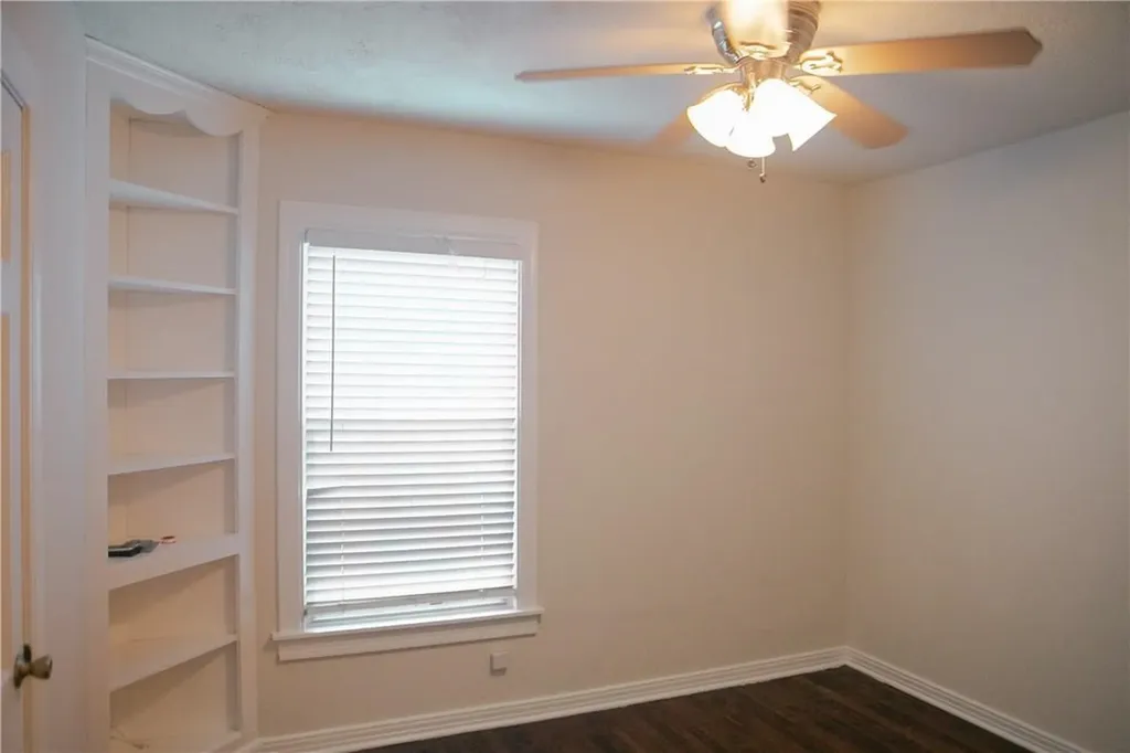 1325 Smilax Avenue Fort Worth TX 76111