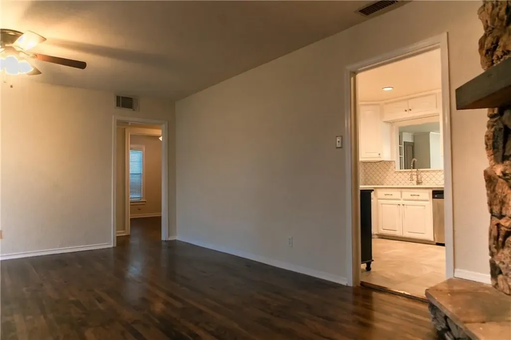 1325 Smilax Avenue Fort Worth TX 76111