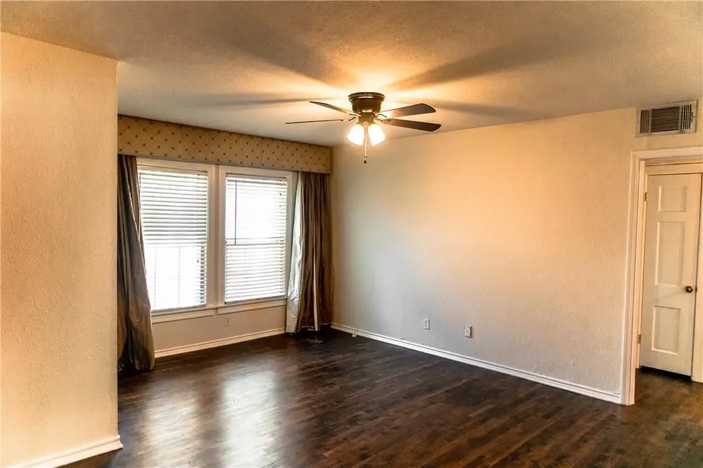 1325 Smilax Avenue Fort Worth TX 76111