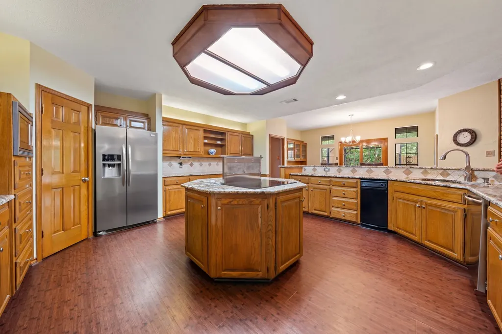 1023 County Road 3310 Greenville TX 75402