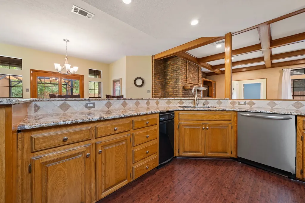 1023 County Road 3310 Greenville TX 75402