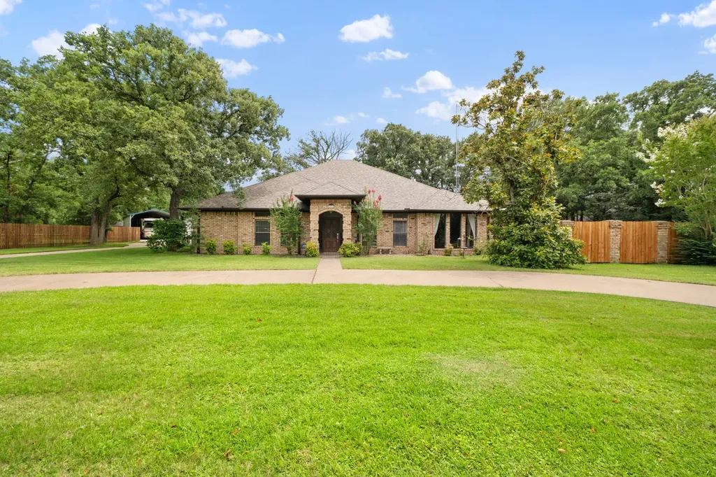 1023 County Road 3310 Greenville TX 75402