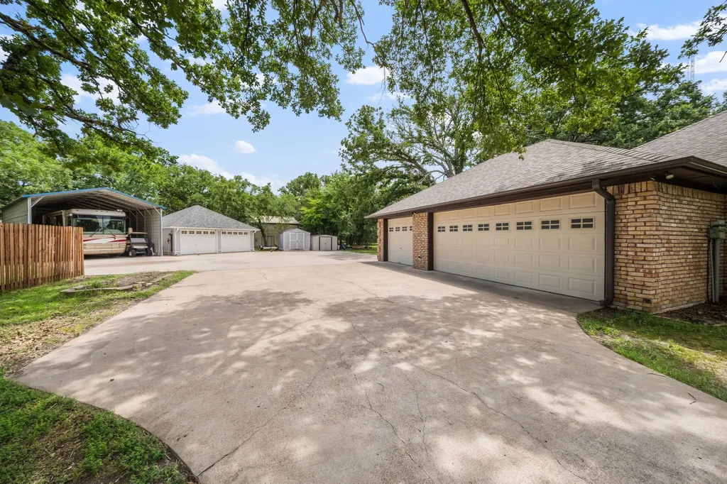 1023 County Road 3310 Greenville TX 75402