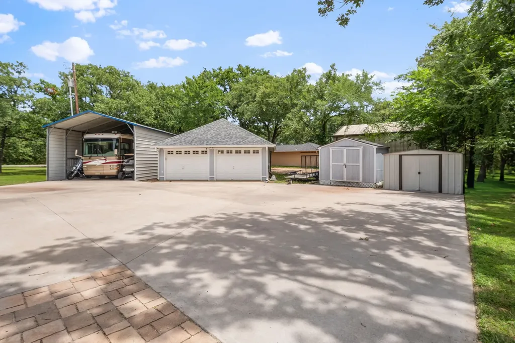 1023 County Road 3310 Greenville TX 75402