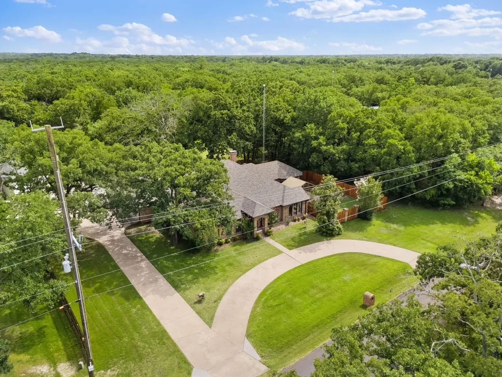 1023 County Road 3310 Greenville TX 75402