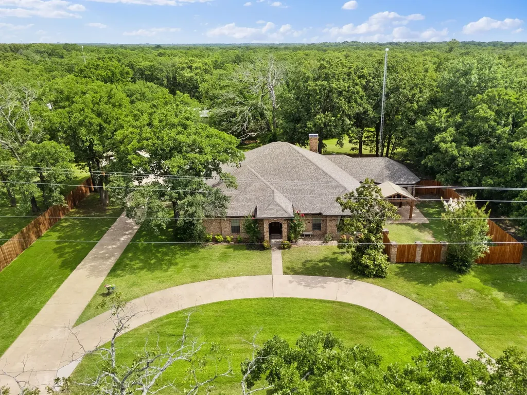 1023 County Road 3310 Greenville TX 75402