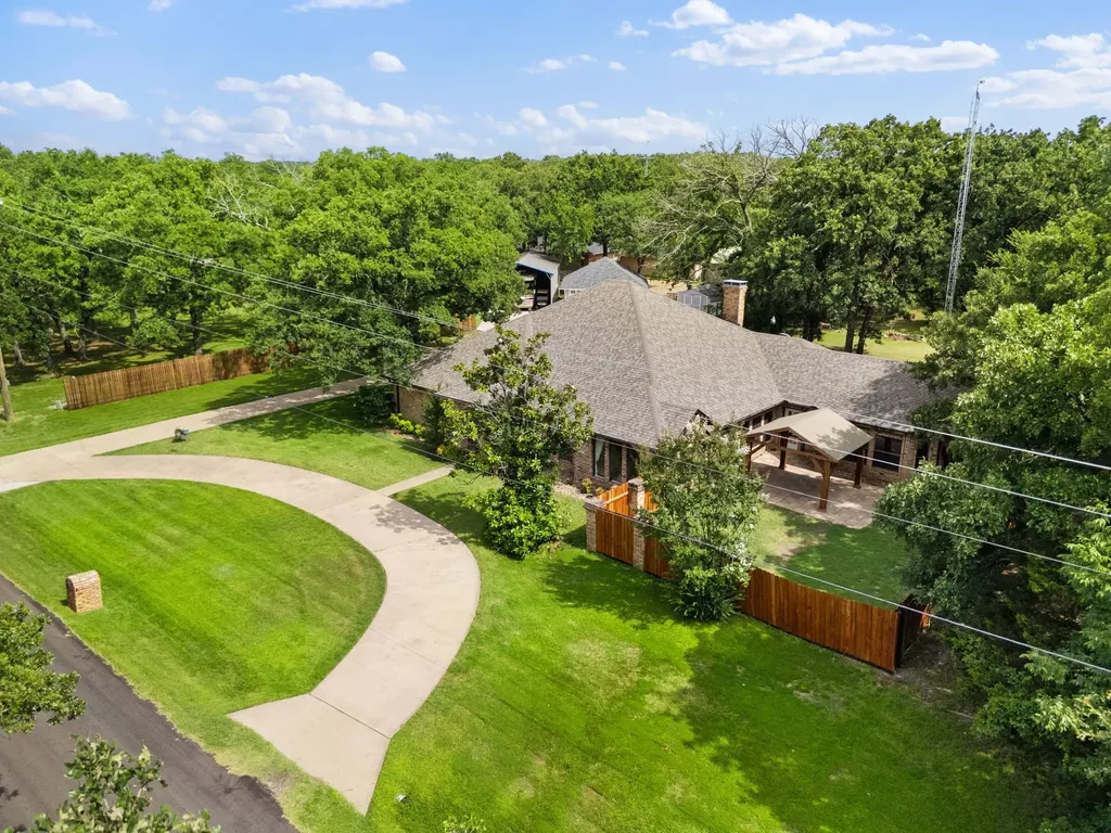 1023 County Road 3310 Greenville TX 75402
