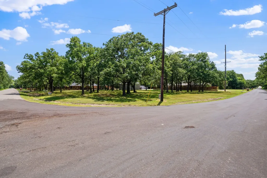 1023 County Road 3310 Greenville TX 75402